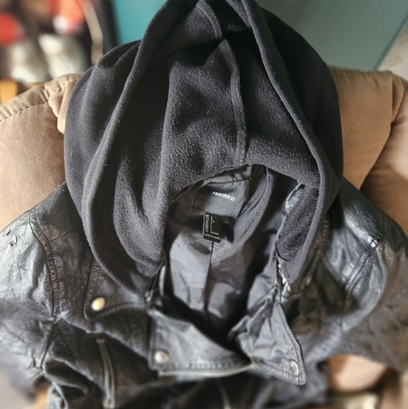 Womens Black Faux Leather Distressed Bomber Jacket Size Small Forever 21 - Picture 9 of 13